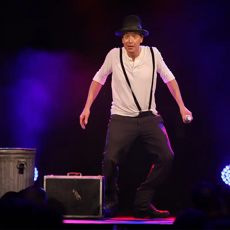 Zauberer Herr Niels Phantomime